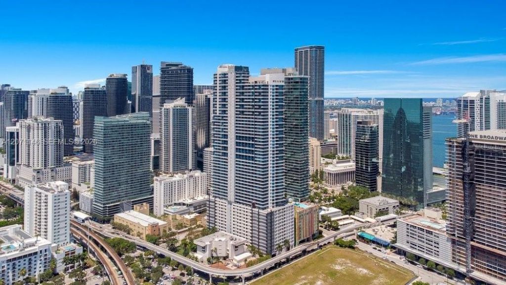 60 SW 13th St , Unit 1402, Miami, FL 33130 Photo