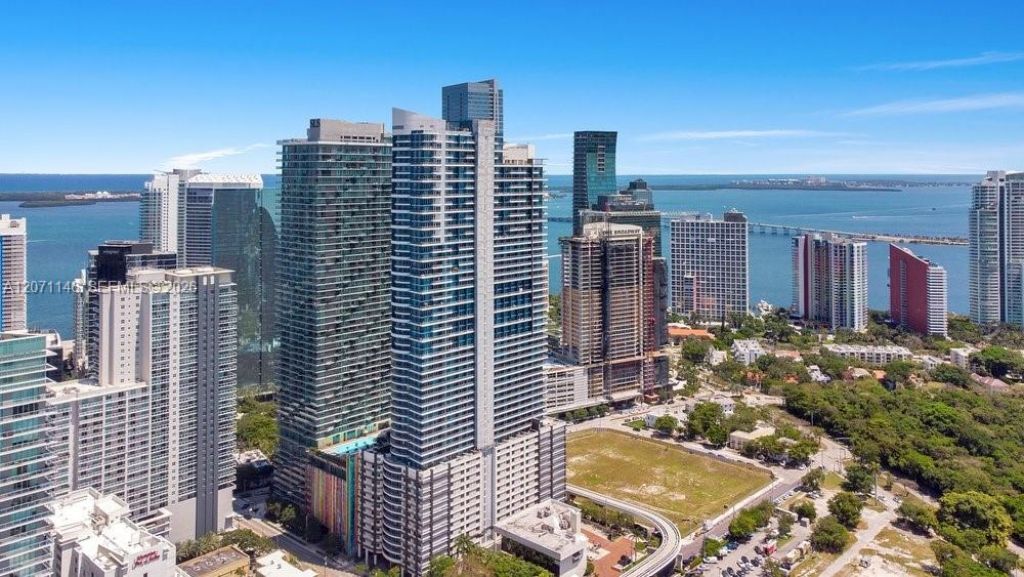 60 SW 13th St , Unit 1402, Miami, FL 33130 Photo