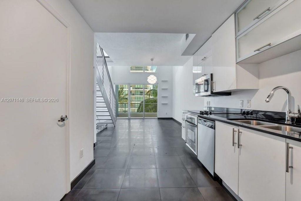 60 SW 13th St , Unit 1402, Miami, FL 33130 Photo