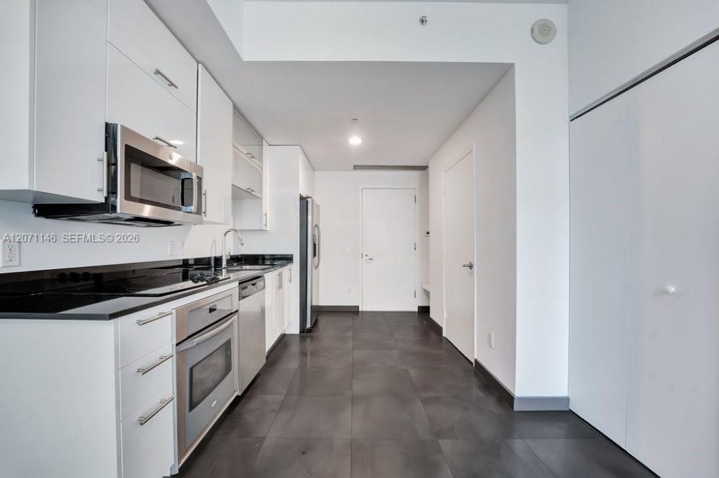 60 SW 13th St , Unit 1402, Miami, FL 33130 Photo