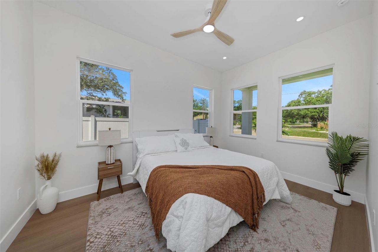 617 Folsom Street S, Saint Petersburg, FL 33707 Photo
