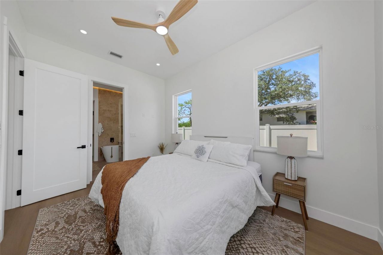 617 Folsom Street S, Saint Petersburg, FL 33707 Photo