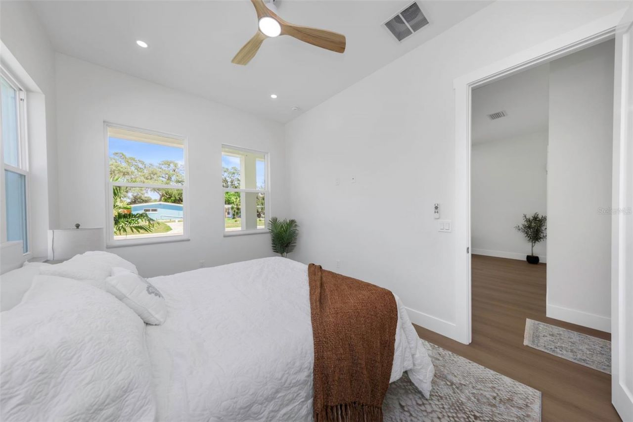 617 Folsom Street S, Saint Petersburg, FL 33707 Photo