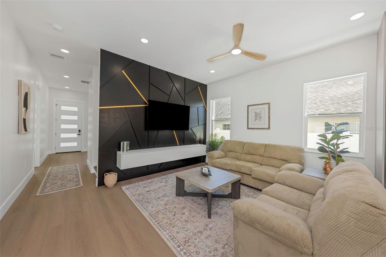 617 Folsom Street S, Saint Petersburg, FL 33707 Photo