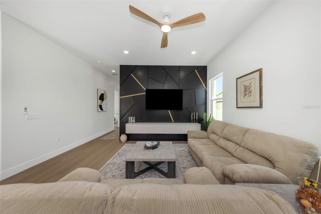 617 Folsom Street S, Saint Petersburg, FL 33707 Photo