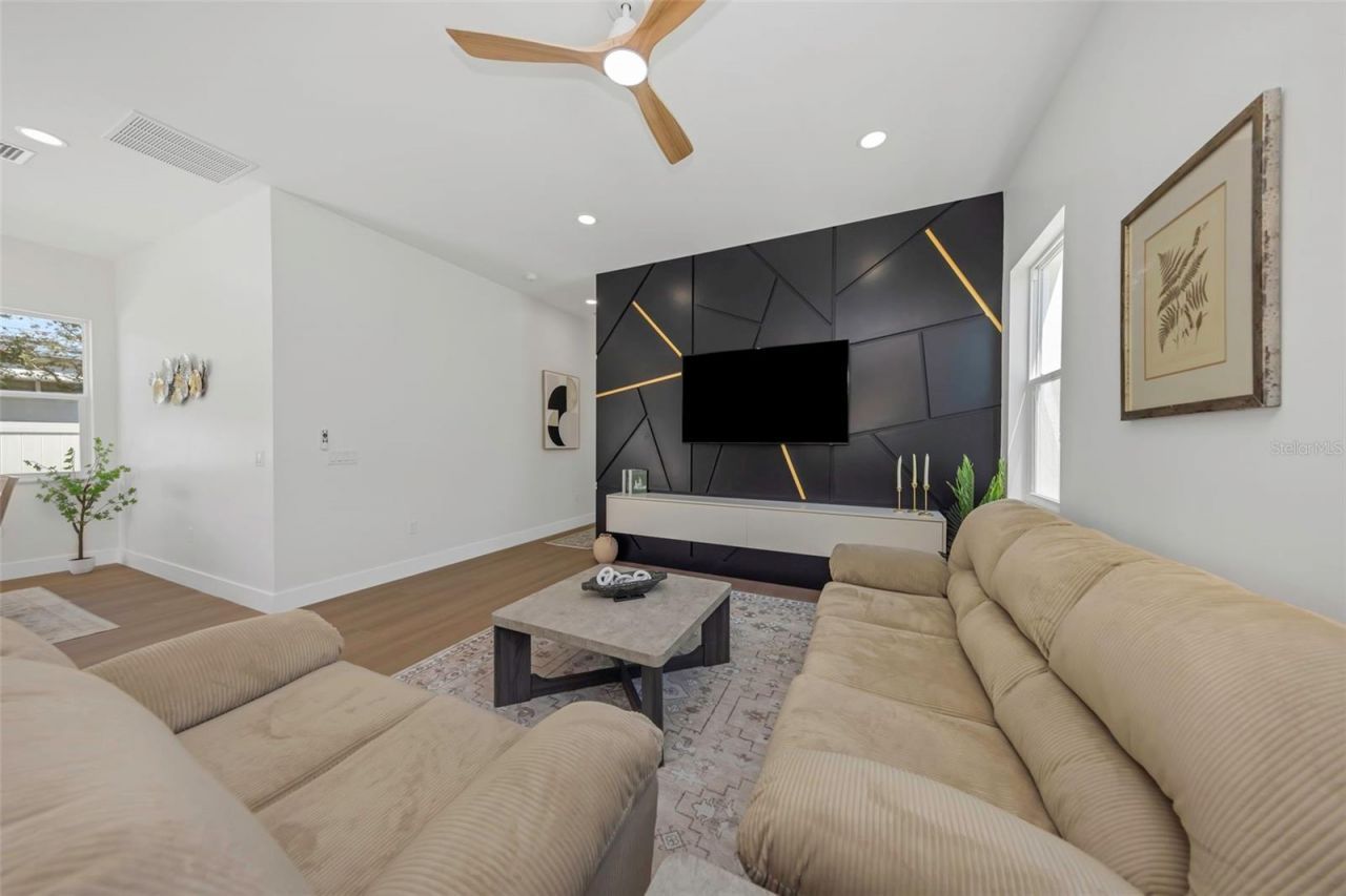 617 Folsom Street S, Saint Petersburg, FL 33707 Photo