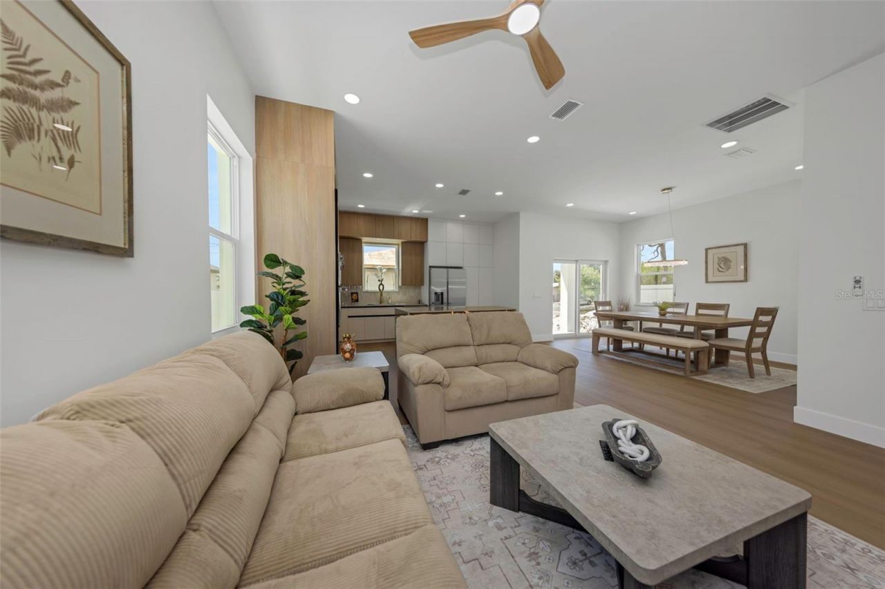 617 Folsom Street S, Saint Petersburg, FL 33707 Photo
