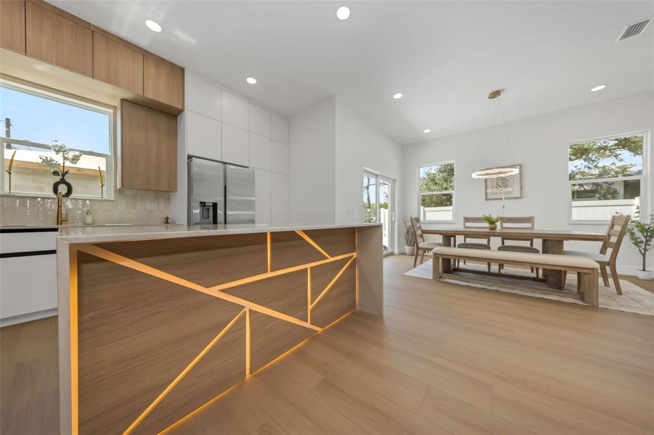 617 Folsom Street S, Saint Petersburg, FL 33707 Photo