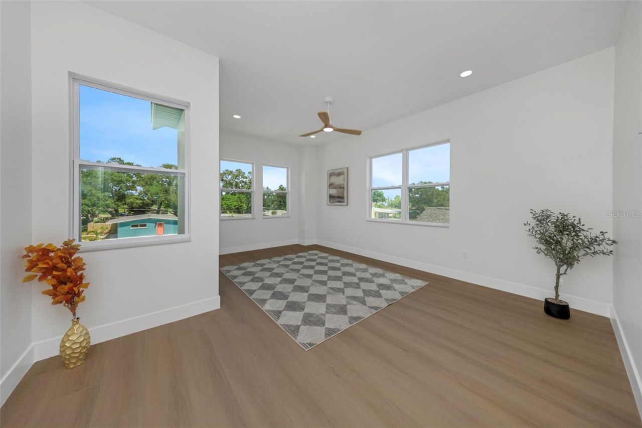 617 Folsom Street S, Saint Petersburg, FL 33707 Photo