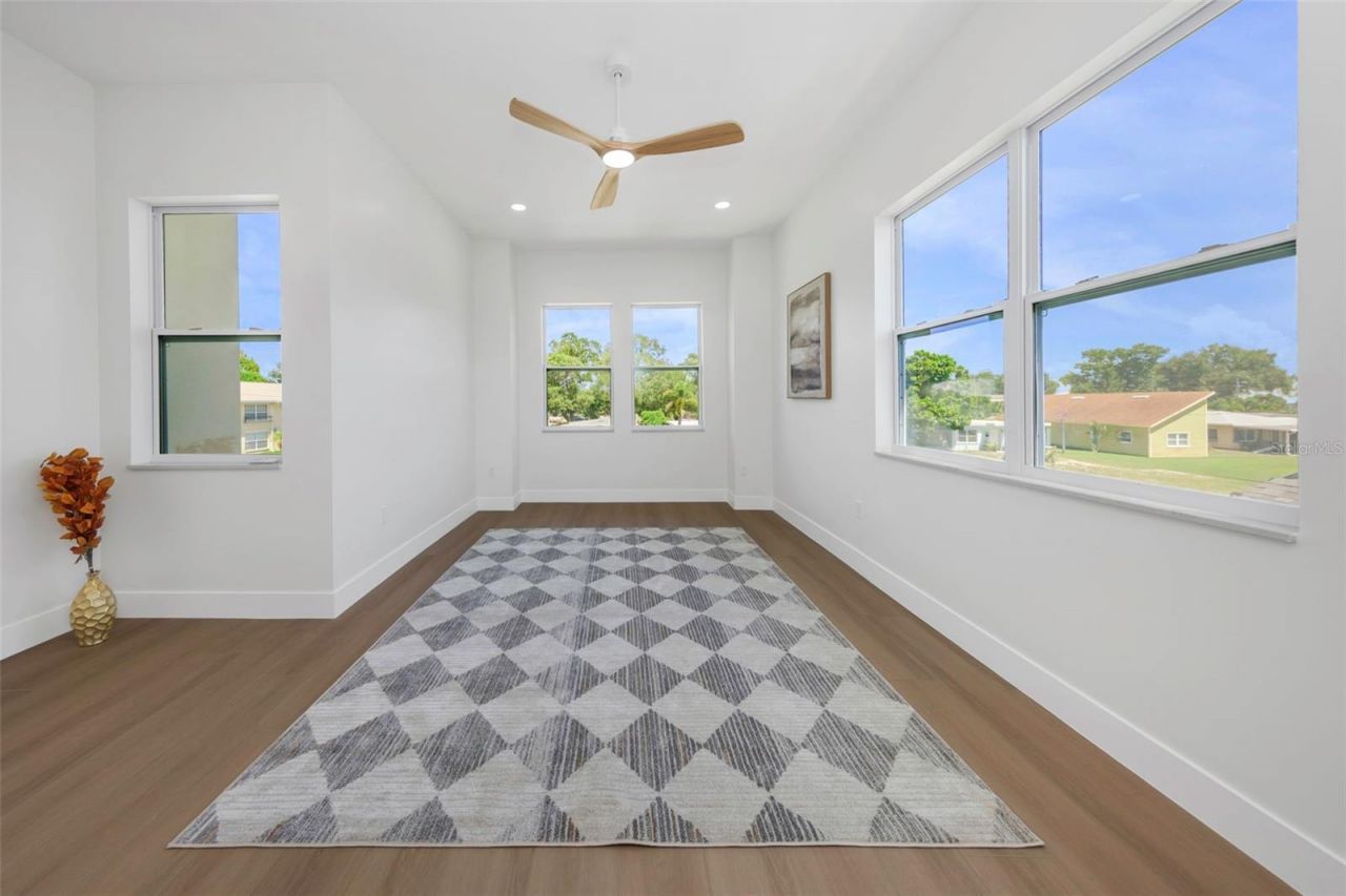 617 Folsom Street S, Saint Petersburg, FL 33707 Photo