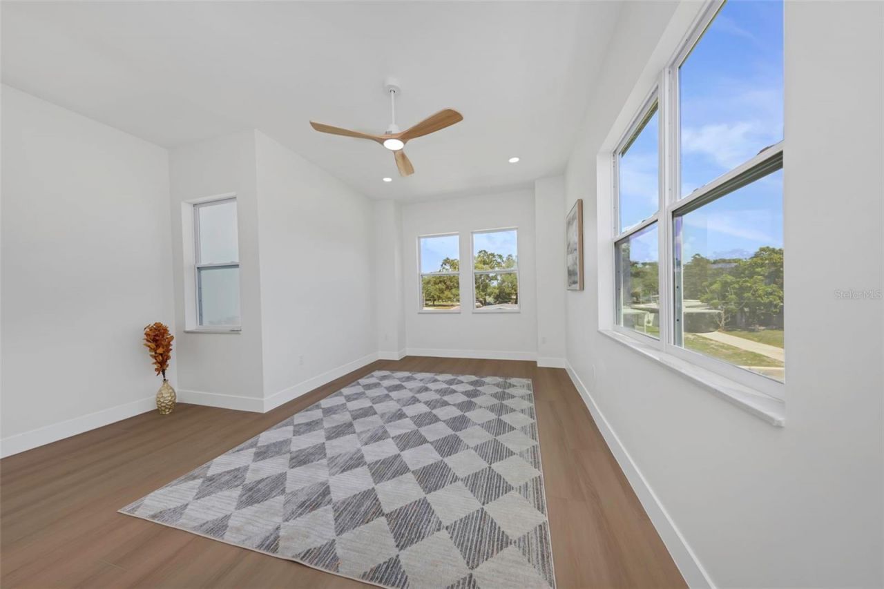 617 Folsom Street S, Saint Petersburg, FL 33707 Photo