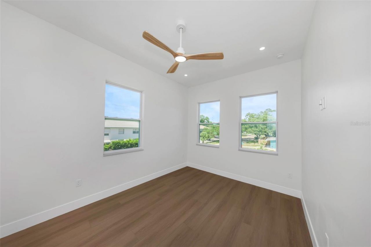 617 Folsom Street S, Saint Petersburg, FL 33707 Photo