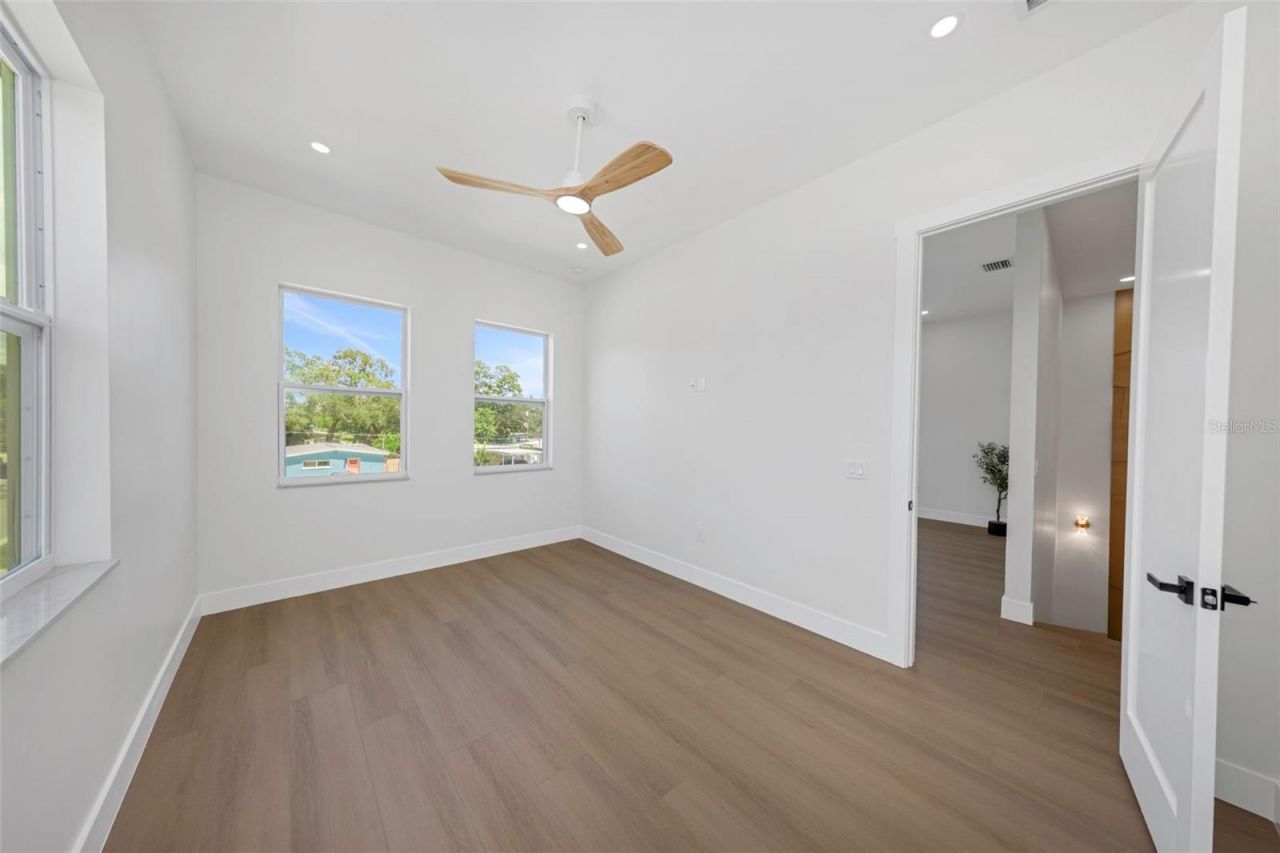 617 Folsom Street S, Saint Petersburg, FL 33707 Photo