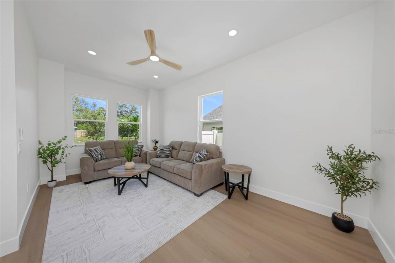 617 Folsom Street S, Saint Petersburg, FL 33707 Photo