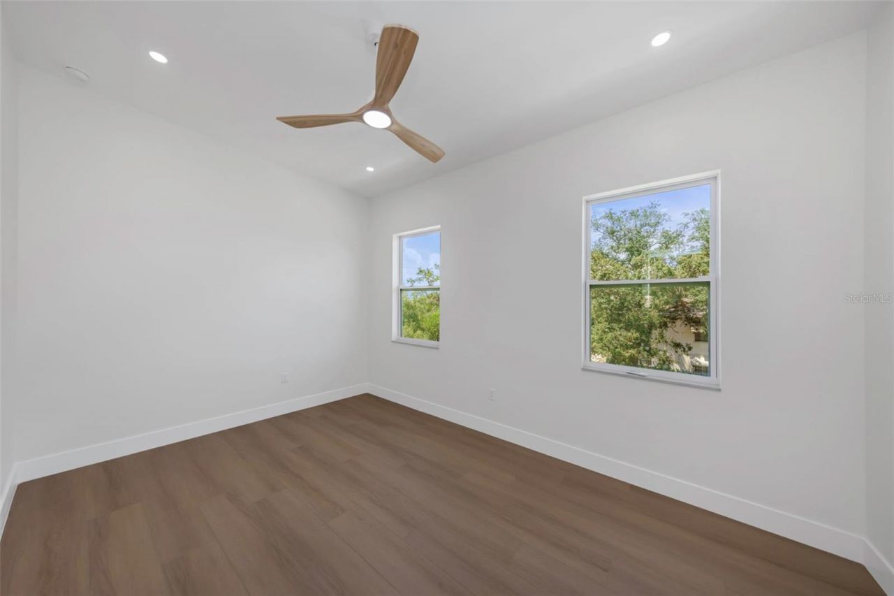 617 Folsom Street S, Saint Petersburg, FL 33707 Photo