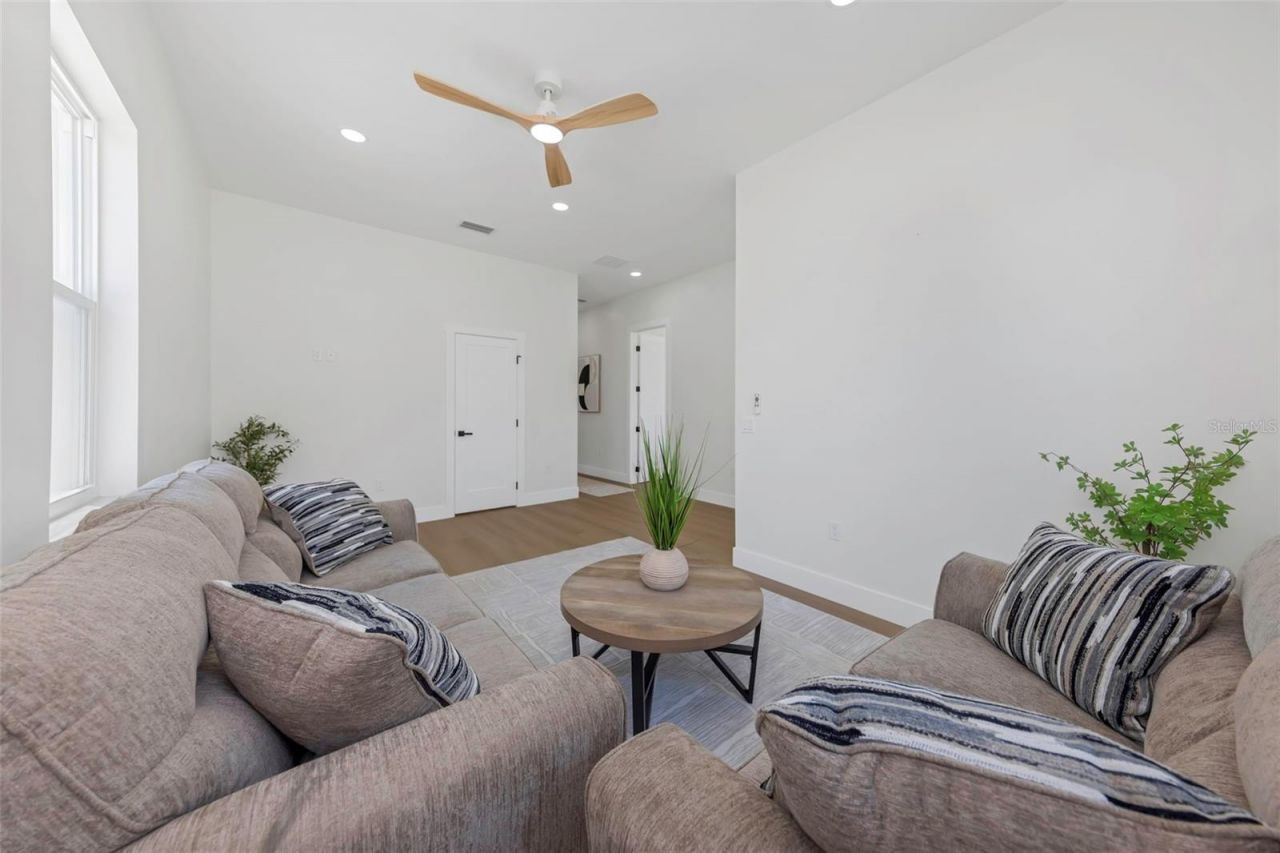 617 Folsom Street S, Saint Petersburg, FL 33707 Photo