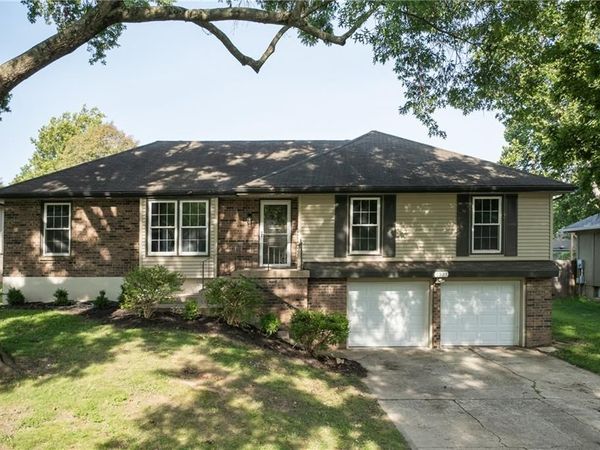 1321 SW 22nd Street, Blue Springs, MO 64015