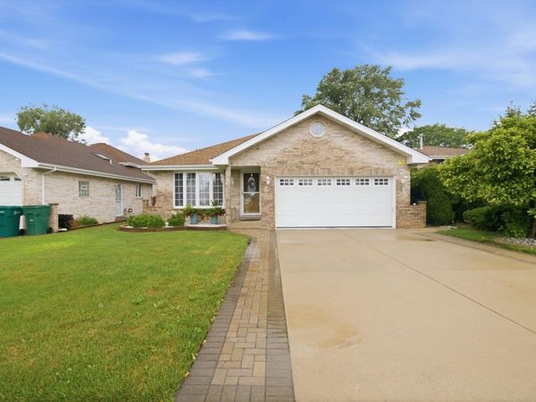 8600 Menard Avenue , Burbank, IL 60459