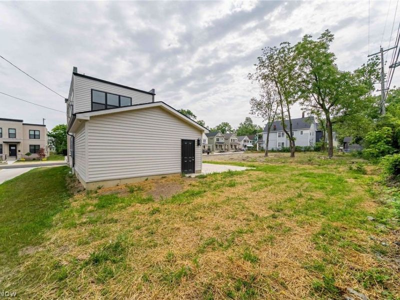 1866 Woodlawn Avenue, East Cleveland, OH 44106 Photo 8