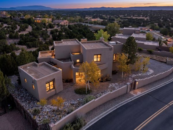 8 W Via Plaza Nueva , Santa Fe, NM 87507