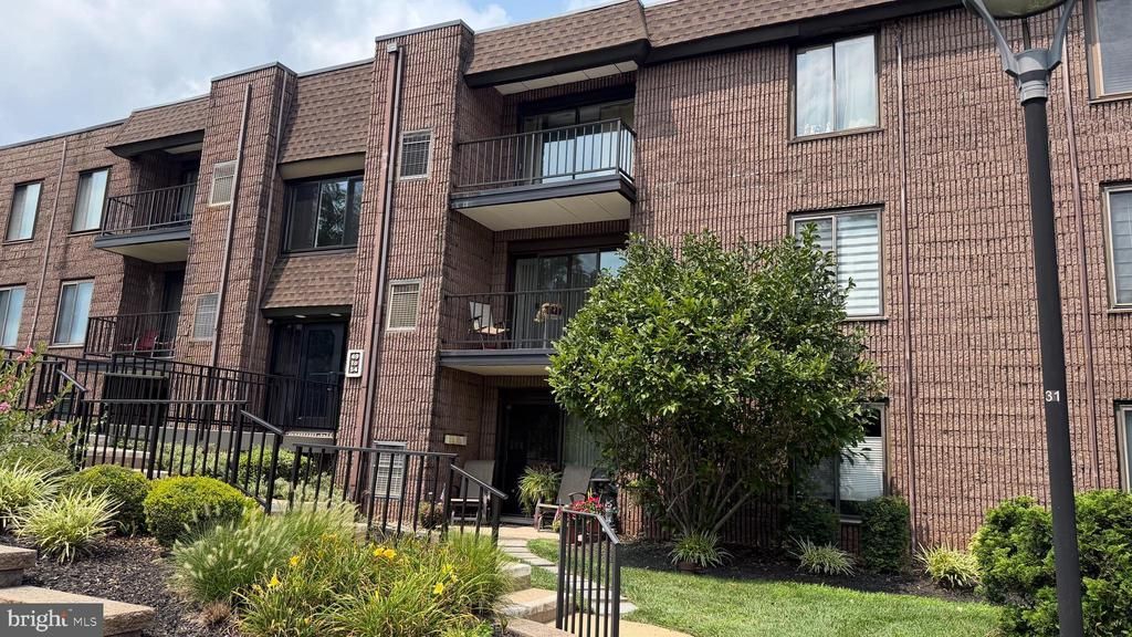52 OAKRIDGE DRIVE, LANGHORNE, PA 19047
