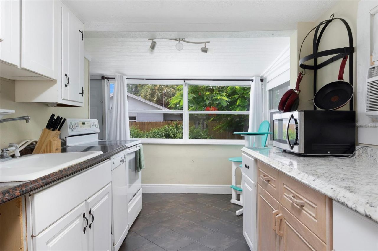 3860 Burlington Avenue N, Saint Petersburg, FL 33713 Photo