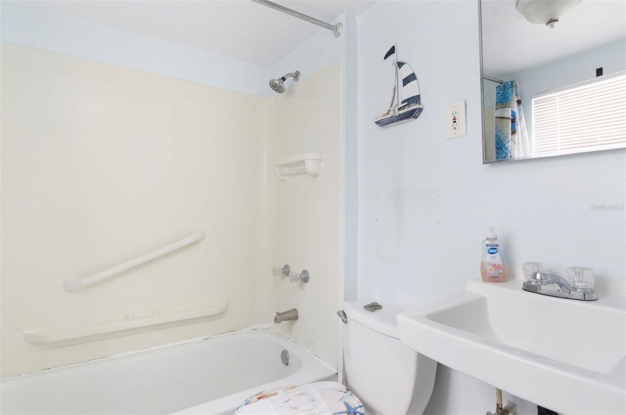 3860 Burlington Avenue N, Saint Petersburg, FL 33713 Photo