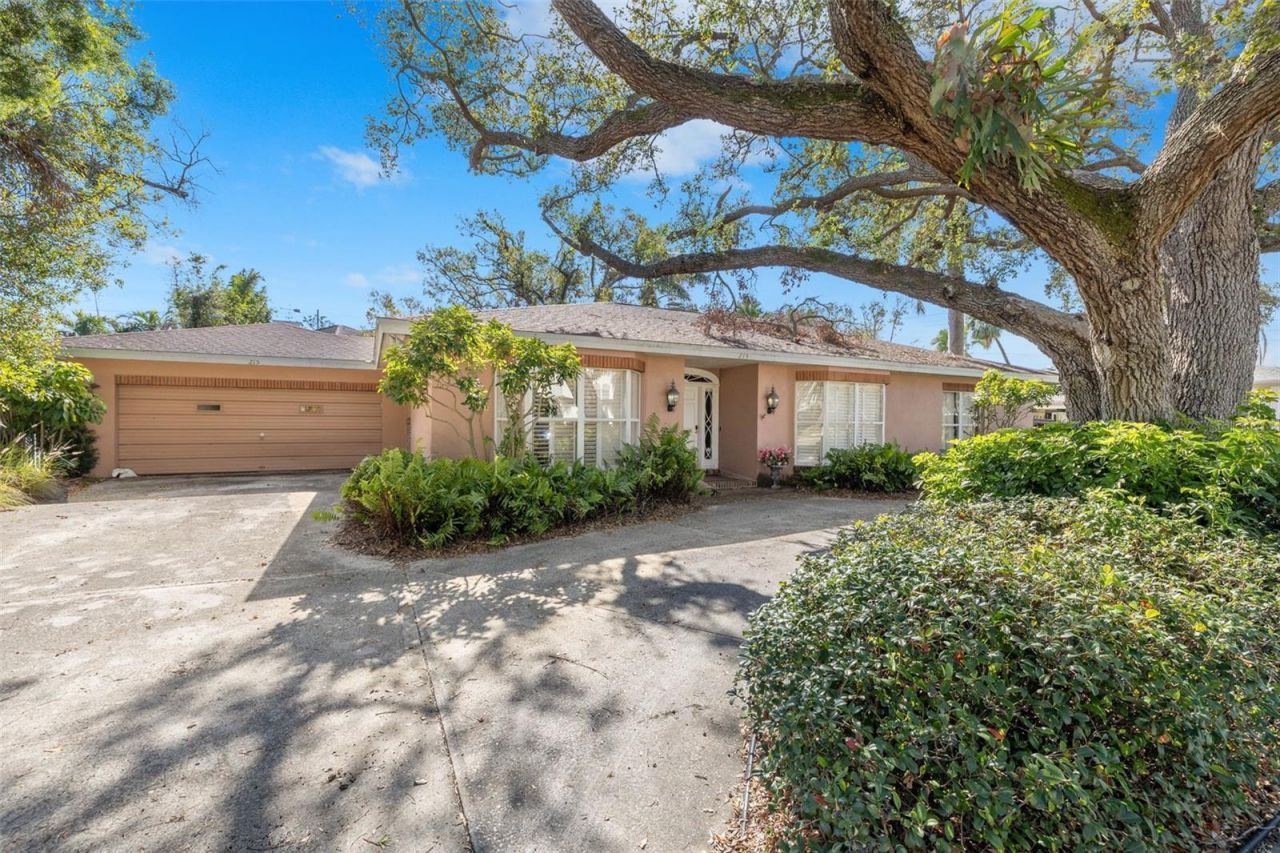 215 Snell Isle Boulevard Ne, Saint Petersburg, FL 33704 Photo