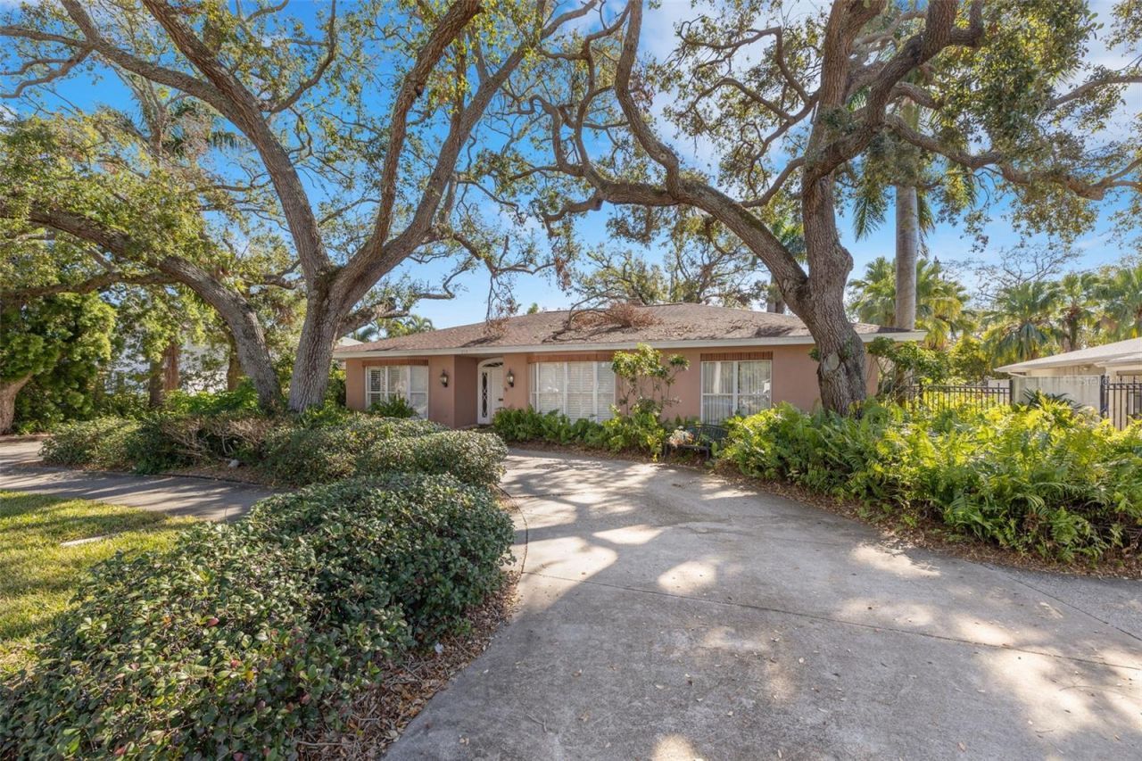 215 Snell Isle Boulevard Ne, Saint Petersburg, FL 33704 Photo