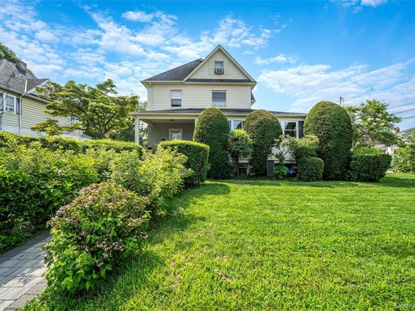 107 Whaley Street , Freeport, NY 11520