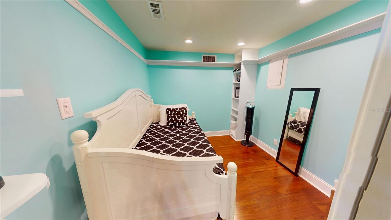 1750 Benjamin Franklin Drive , Unit B, Sarasota, FL 34236 Photo