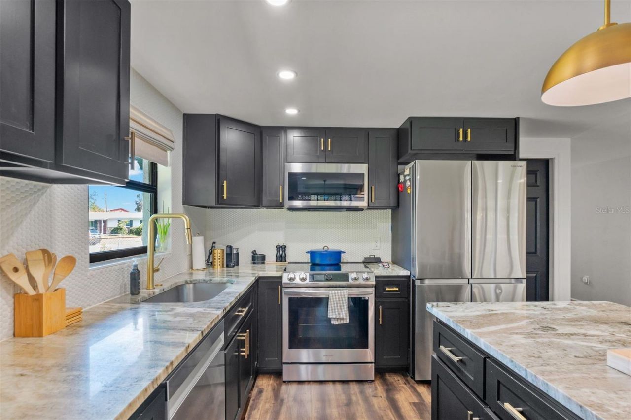 2874 Davis Boulevard , Sarasota, FL 34237 Photo