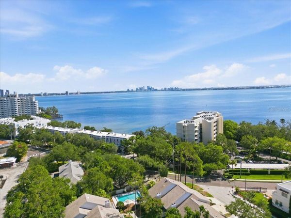 5101 S JULES VERNE COURT , TAMPA, FL 33611