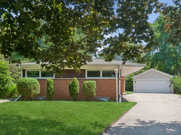 2117 Parkview Court , Wilmette, IL 60091