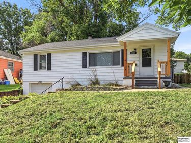 4725 B Street, Omaha, NE 68106