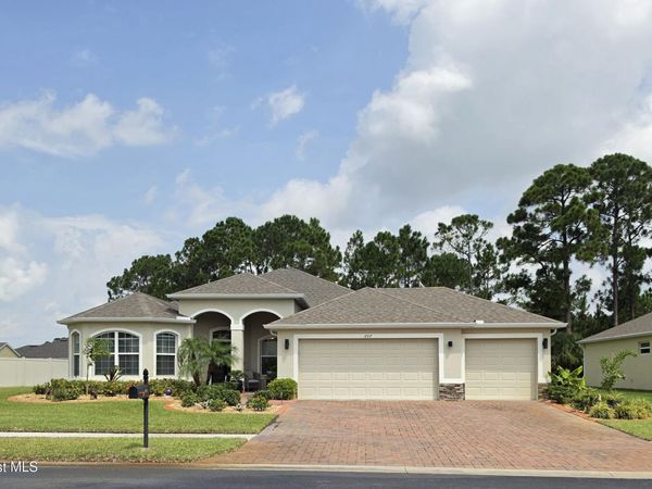 607 SE Gleneagles Drive SE , Palm Bay, FL 32909
