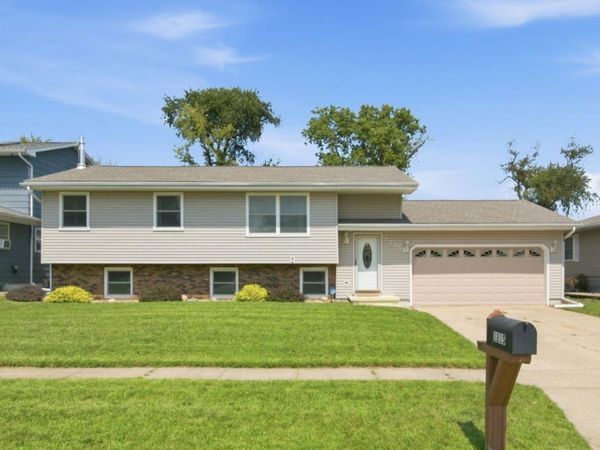 1215 Kaplan Drive, Waterloo, IA 50702