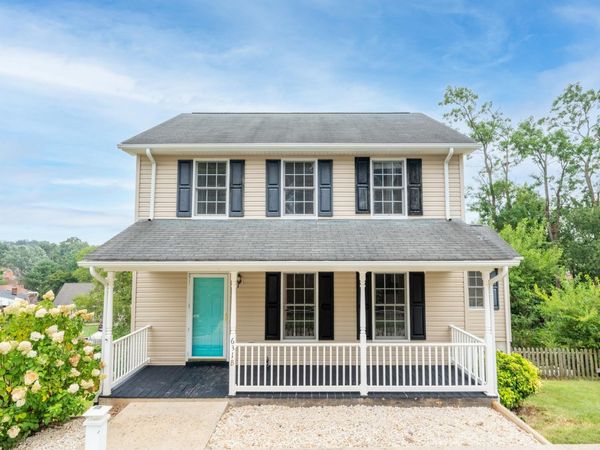 631 ESSEX DR, Unit B, Staunton, VA 24401