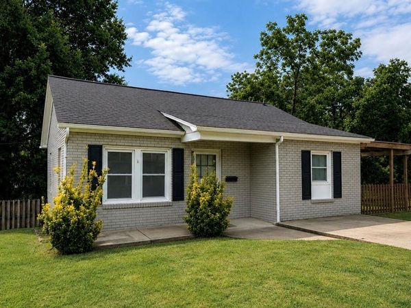 56 1st Avenue SE, Taylorsville, NC 28681