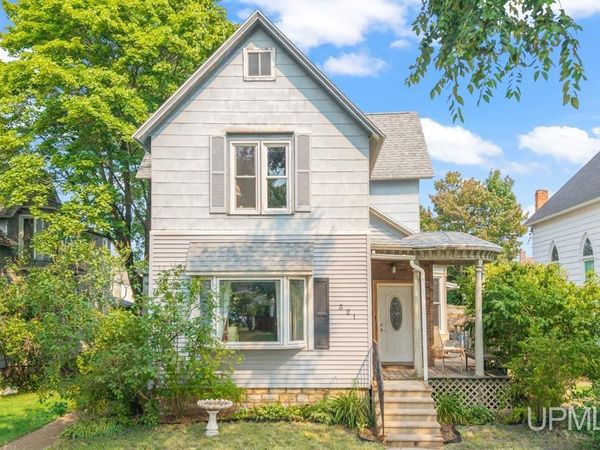 321 S 13th Street, Escanaba, MI 49829