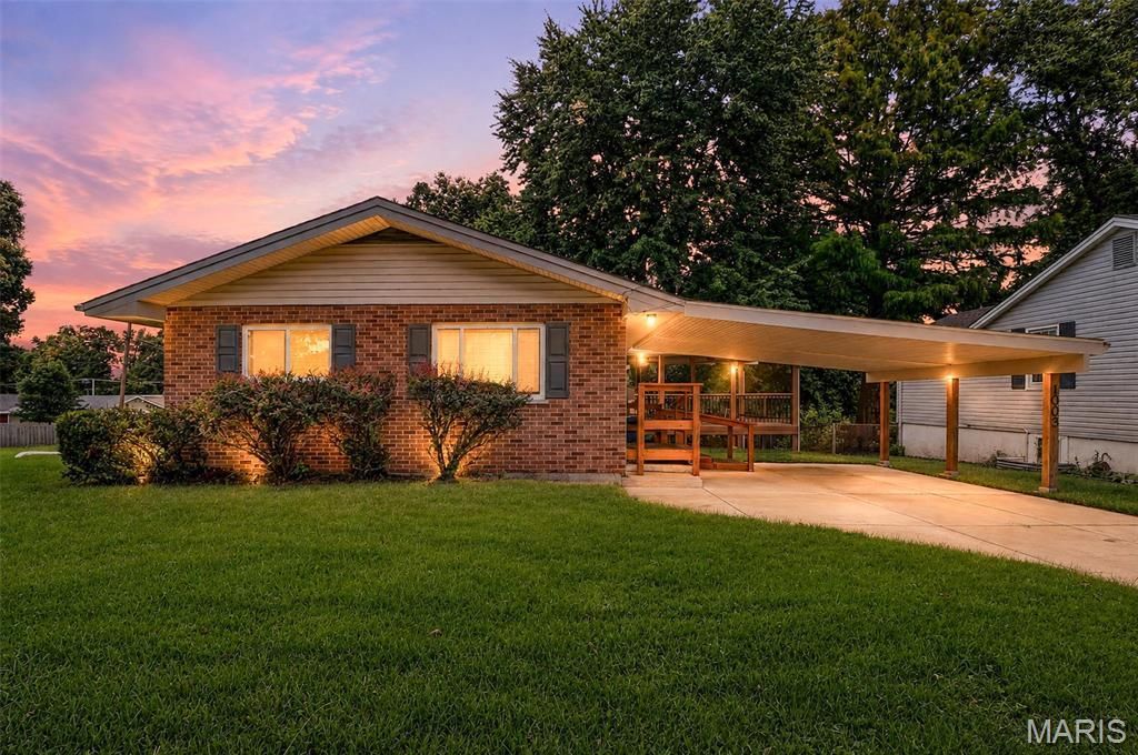 1003 Saint Denis Street, Florissant, MO 63031 Main Photo