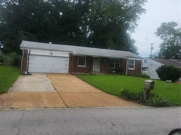 10448 Quaker Drive , Dellwood, MO 63136