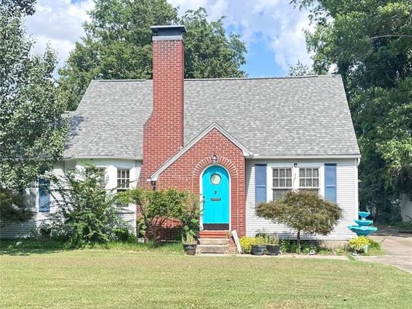 910 N Kingshighway Street , Sikeston, MO 63801
