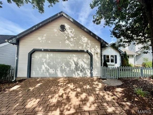 16323 Bellingham Drive , Chesterfield, MO 63017