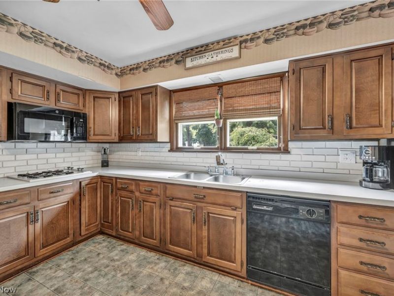 202 Roosevelt Drive, Geneva, OH 44041 Photo 16