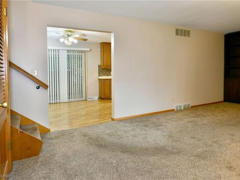 3246 Circle Drive, Cortland, OH 44410 Photo 10