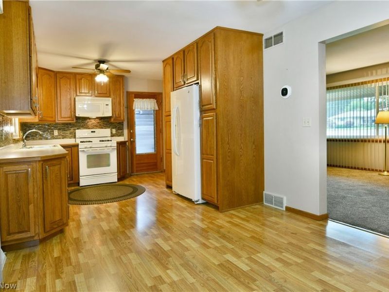 3246 Circle Drive, Cortland, OH 44410 Photo 18