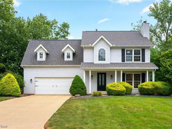 5944 University Heights Circle NW, North Canton, OH 44720