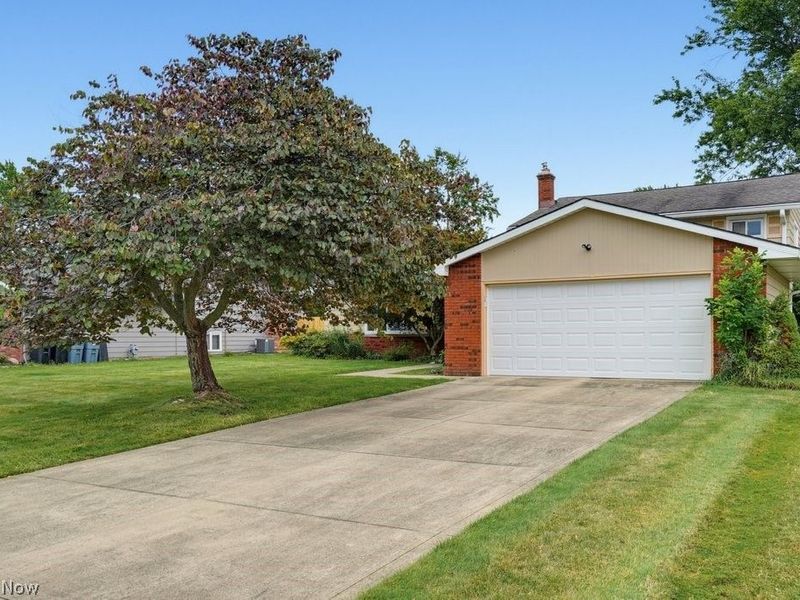 16331 Canterbury Drive, Strongsville, OH 44136 Photo 2