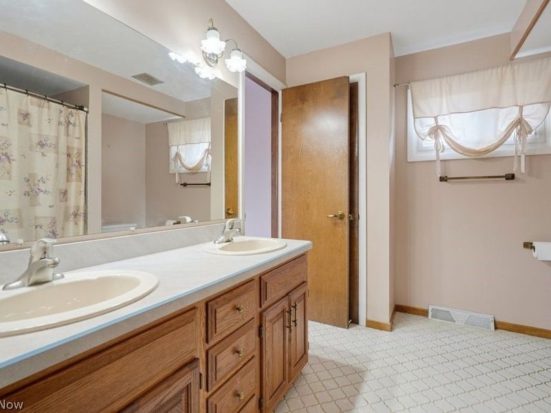 16331 Canterbury Drive, Strongsville, OH 44136 Photo 39